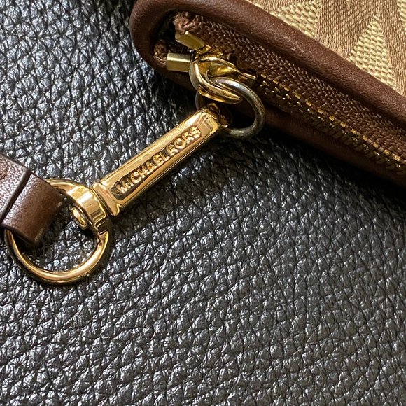 Michael Kors Wrislet - Picture 6 of 8